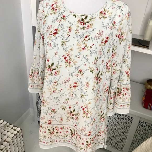 Floral Print Top - Picture 2 of 5